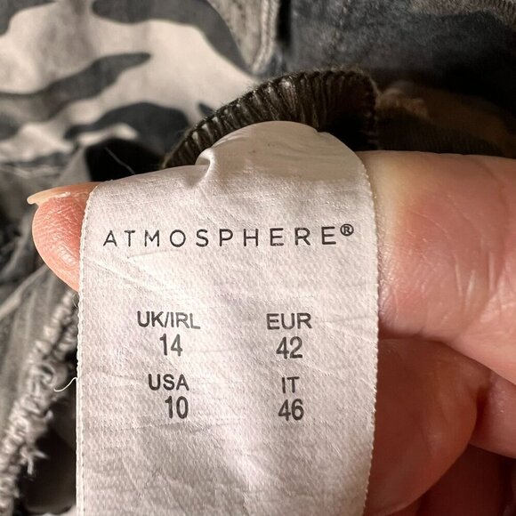 Atmosphere Shacket Womens Size 10 Camouflage Floral Patches Utility Military - Picture 15 of 16